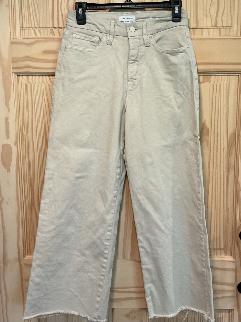 Good American Cropped Wide-Leg Jeans in Beige 4/27